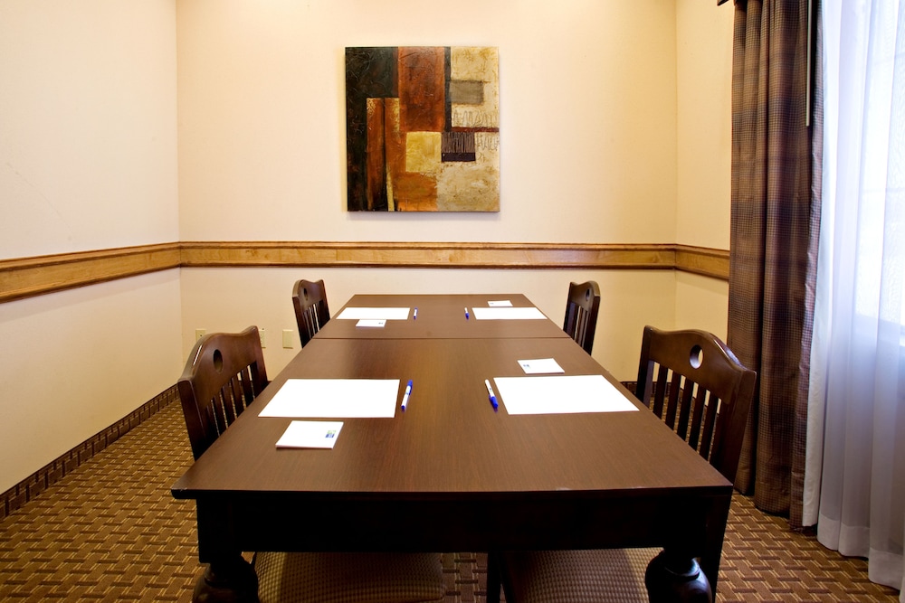 Holiday Inn Express Hotel And Suites Kingsville 45/55