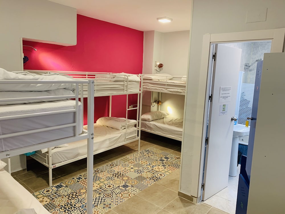 Oh My Hostel 24/50