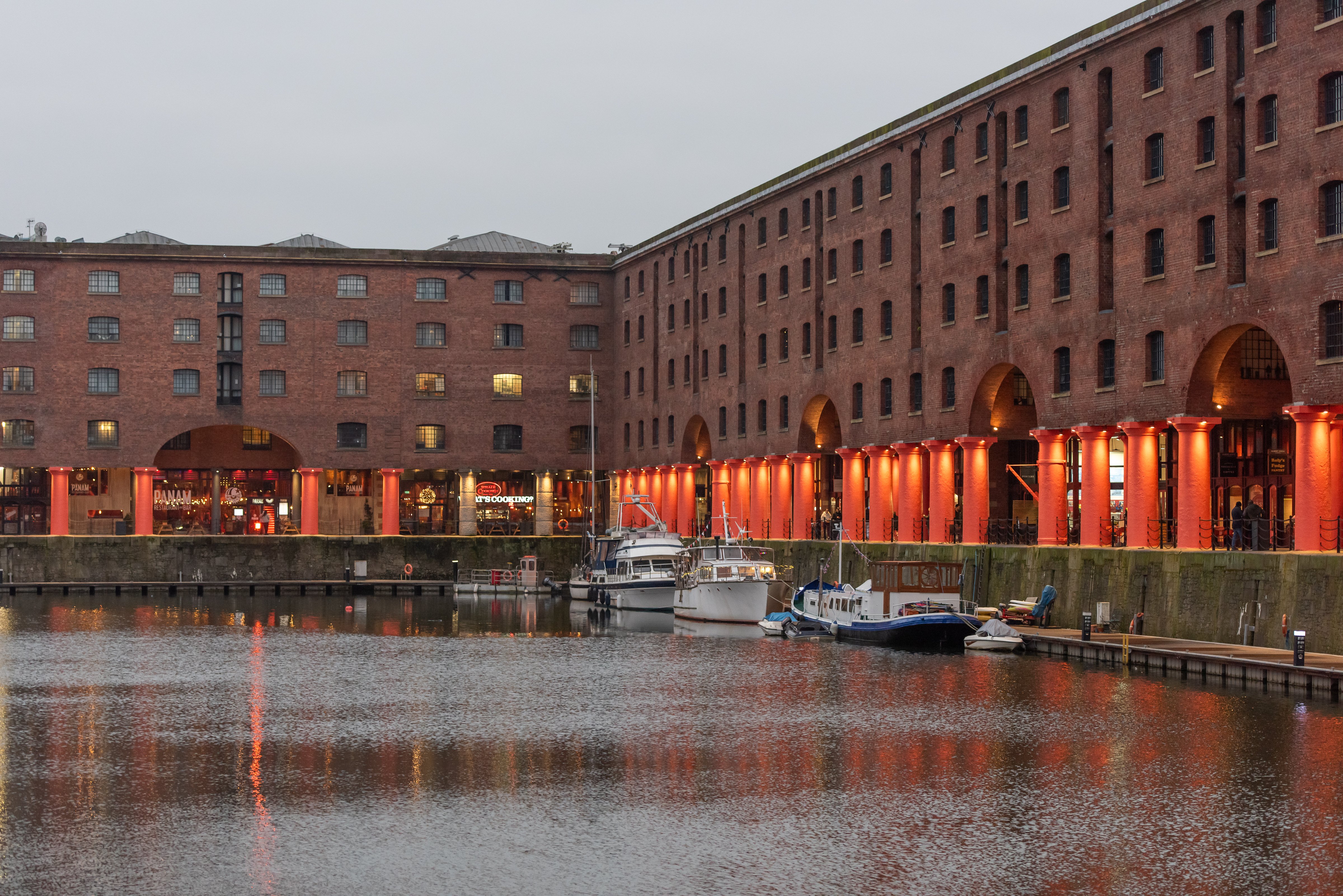 Holiday Inn Express Liverpool Royal Albert Dock 72/76