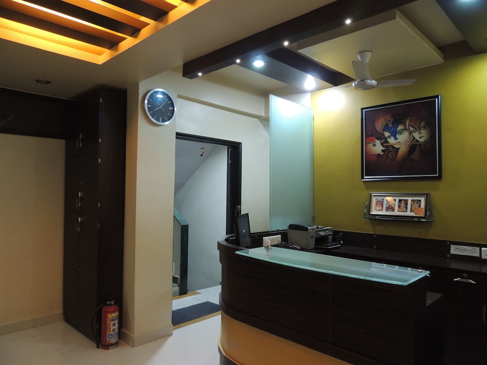 Hotel Pavitra 5/17