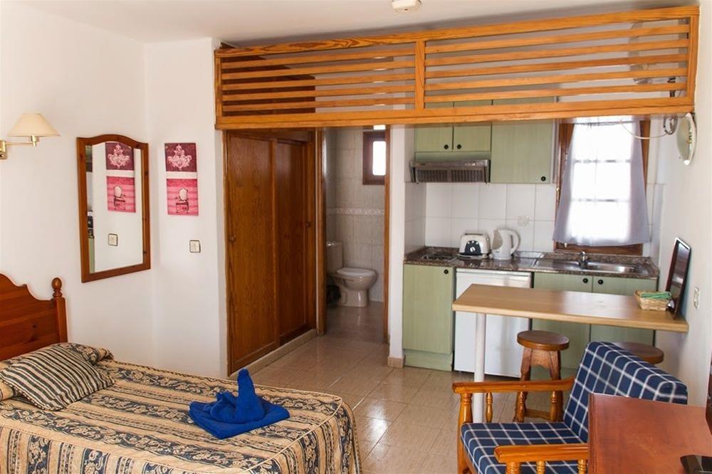 Las Lilas Apartments 7/34