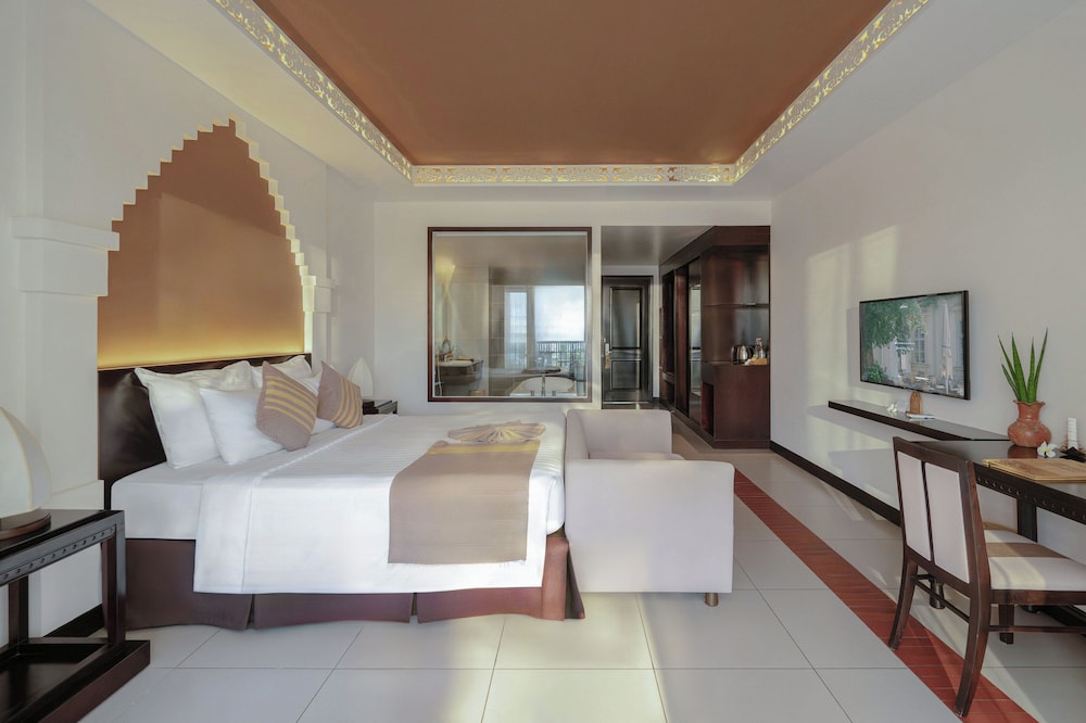 PANORAMIC, QUEEN BED, SEA VIEW