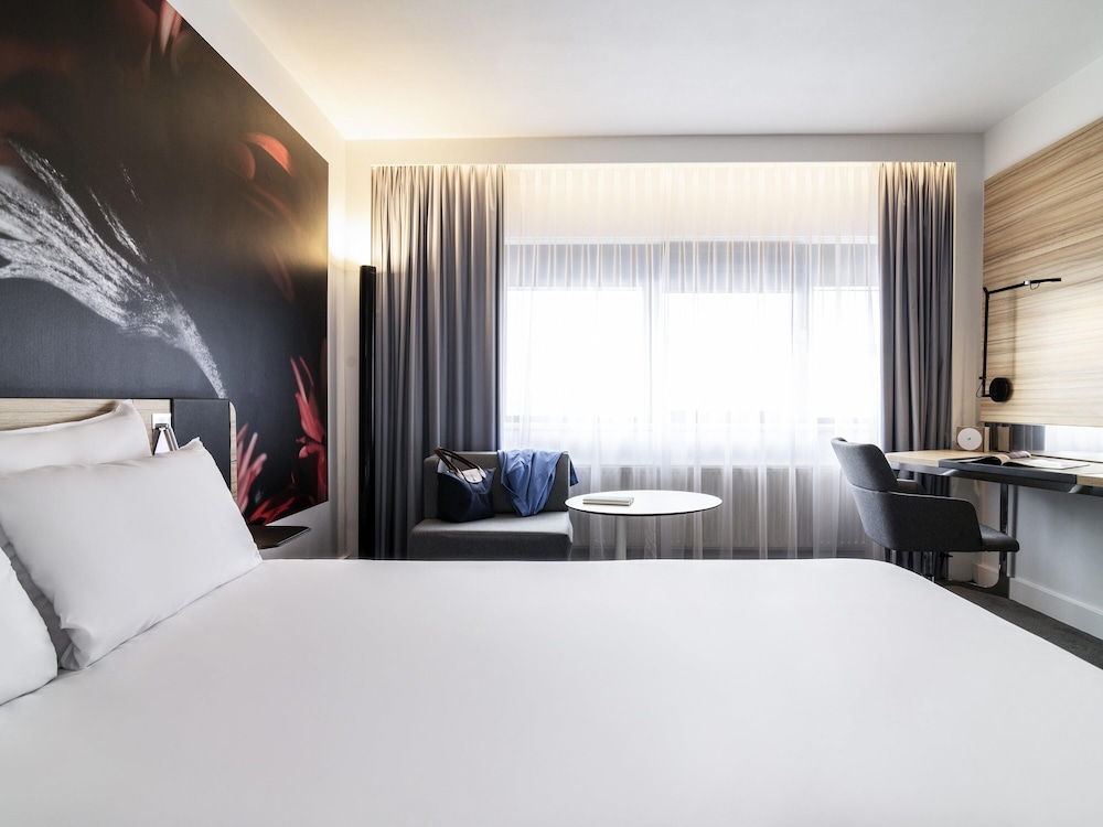 SUPERIOR, QUEEN BED