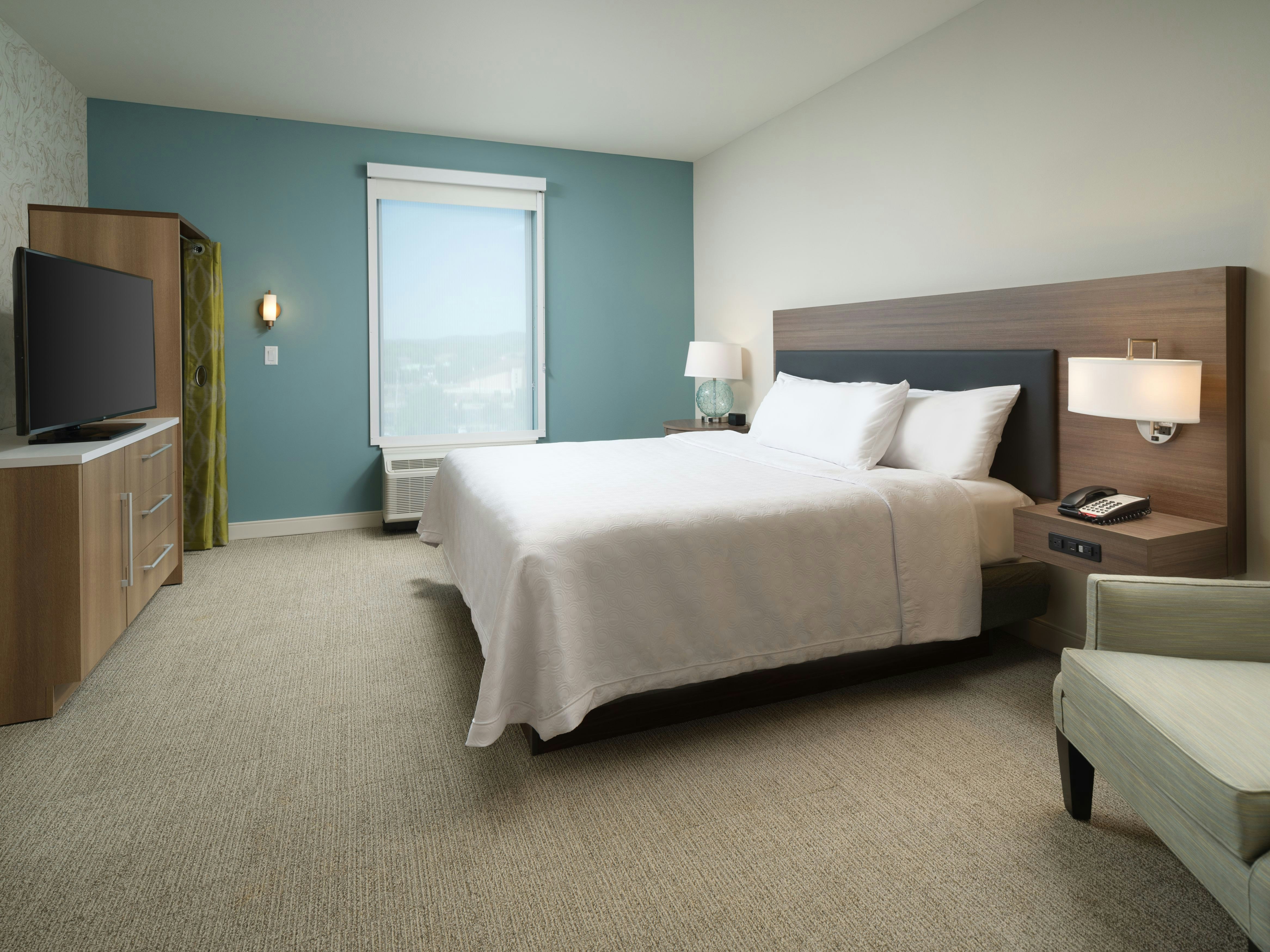 SUITE, KING BED, ACCESSIBLE