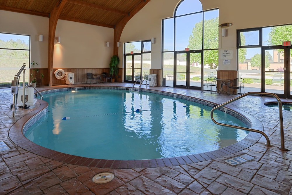Holiday Inn Express Hotel Suites Harrison 6/56