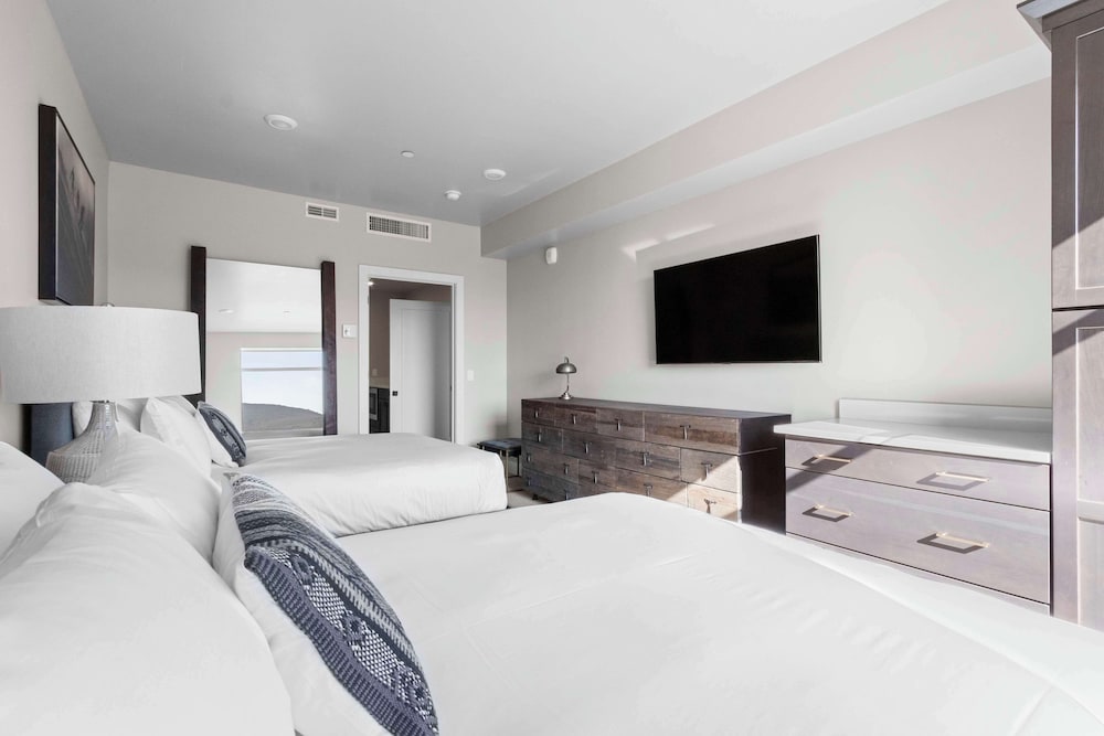 غرفة قياسية بسريرين كوين، Black Rock Mountain Resort 3/7