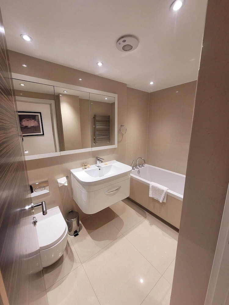 Buckingham Palace Residences by Aeria Apartments 44/45