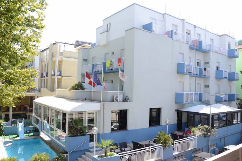 Hotel Diamond 2/34