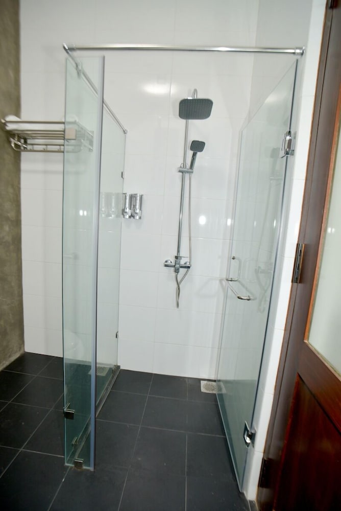 Olanro Hotel 40/40