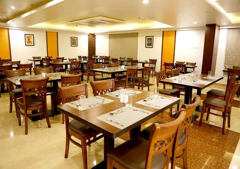 Triguna Clarks Inn Kurnool 23/29
