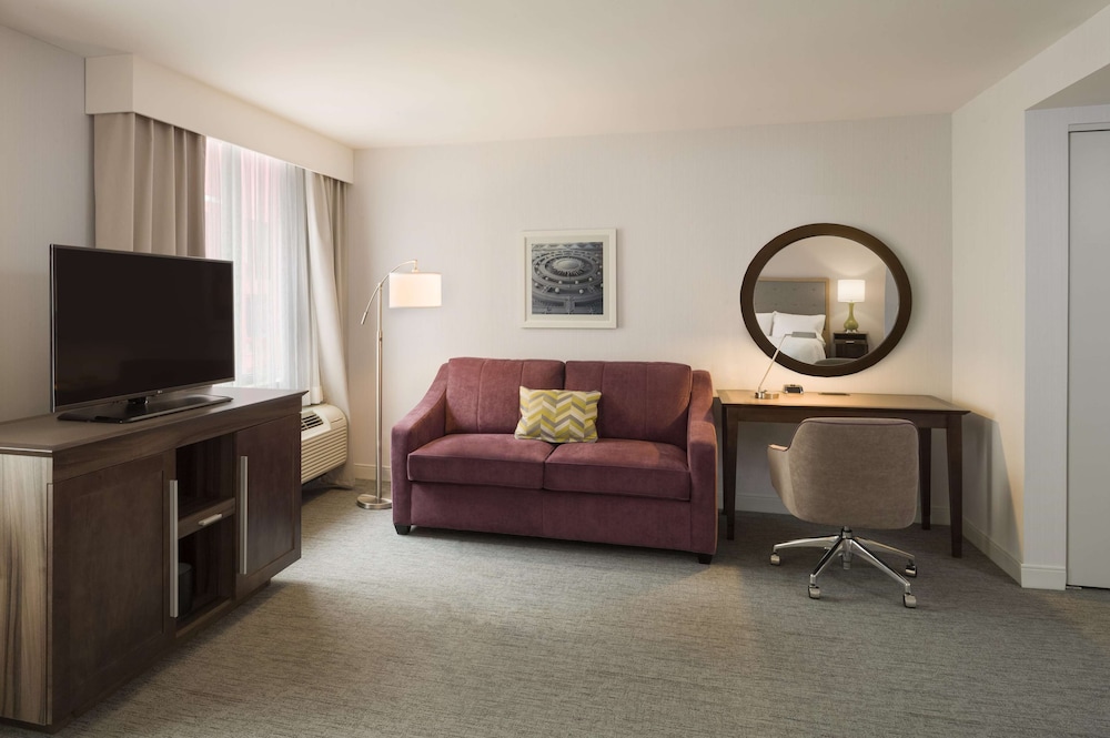 Hampton Inn Manhattan Times Square South 24/37