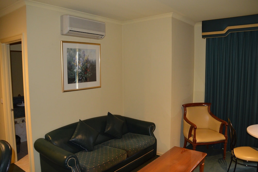 ROWVILLE INTERNATIONAL HOTEL 24/46