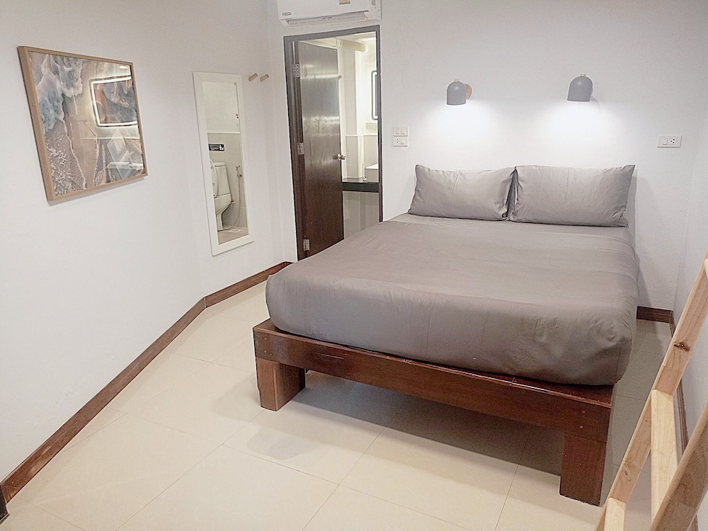 DELUXE, FAMILY, TWIN BEDS