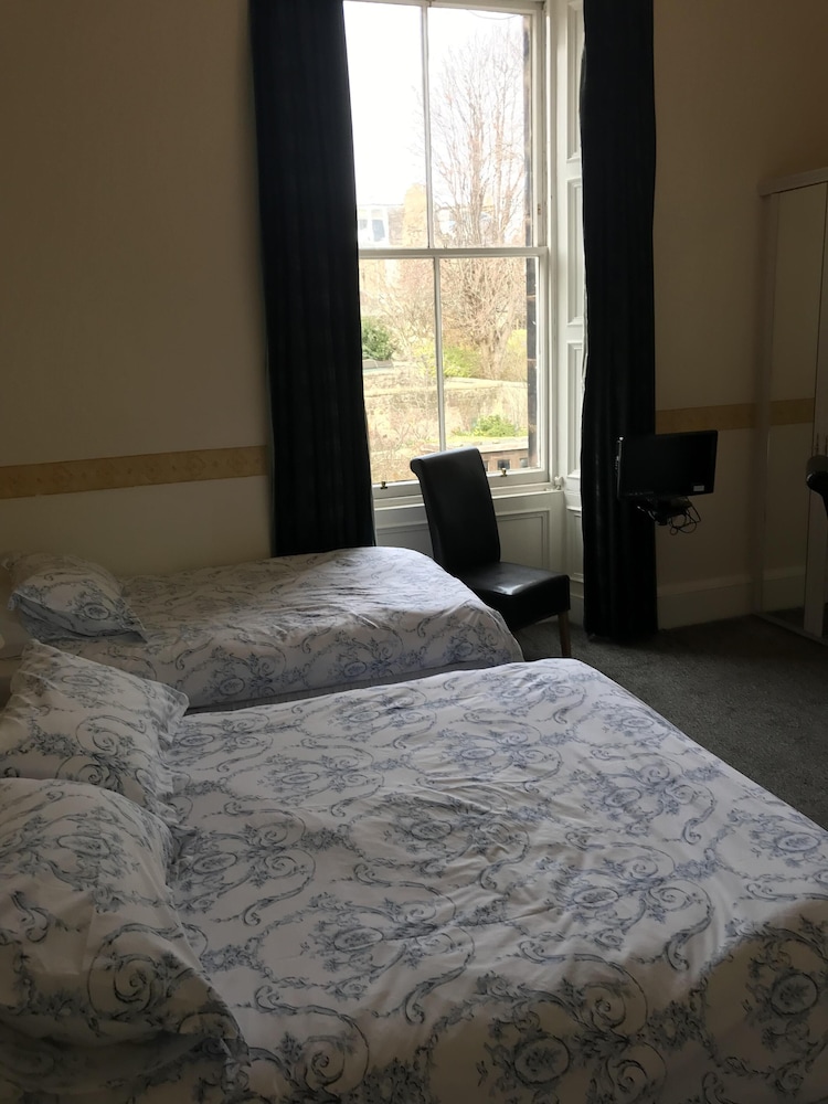 Dorstan Guest House 69/72