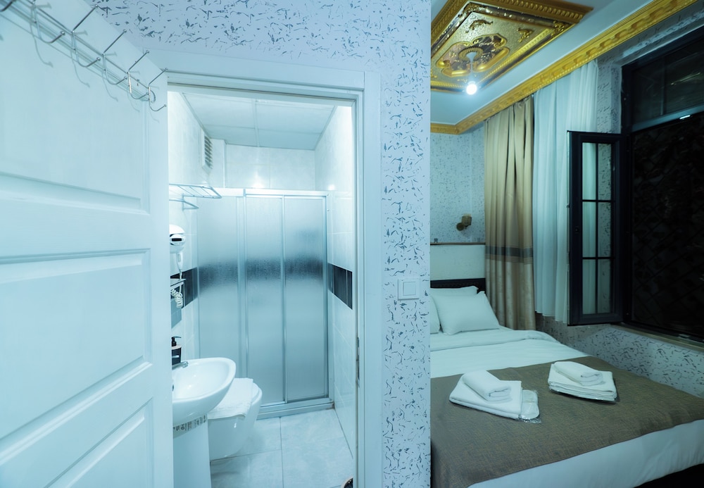 Golden Horn Park Hotel 47/49