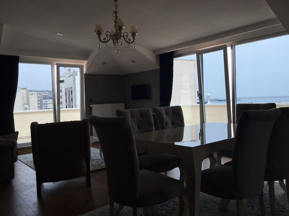 Neba Royal Hotel 30/50