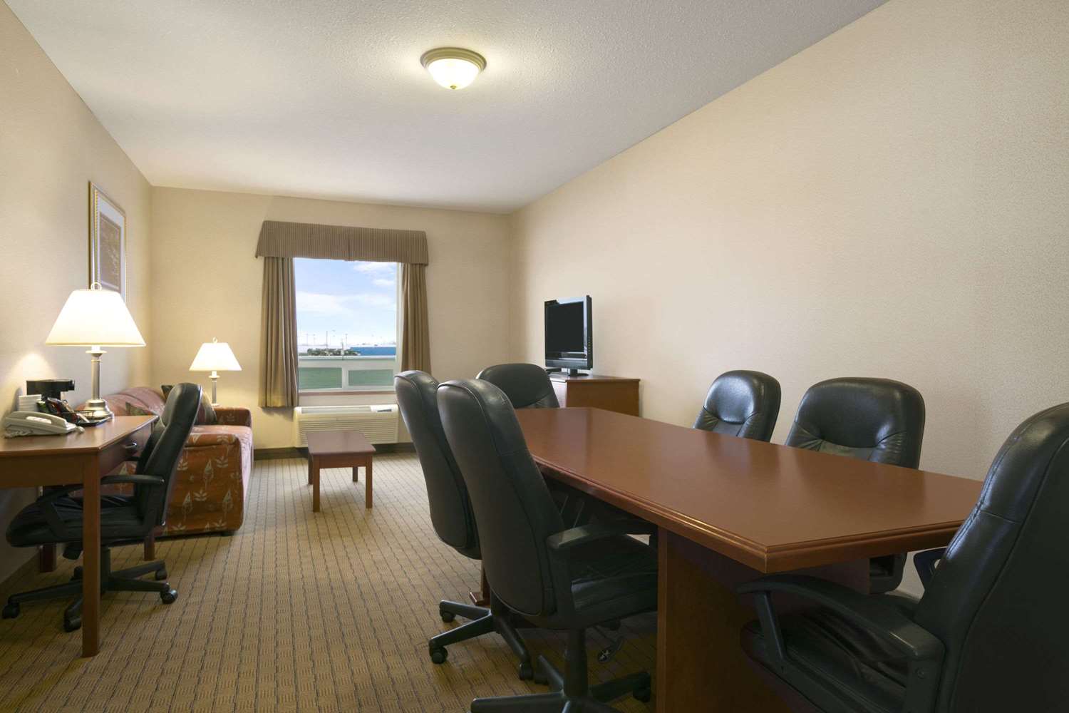 Days Inn by Wyndham Moose Jaw 15/18