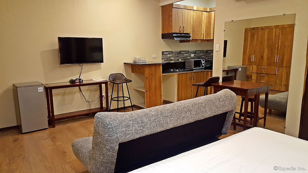 Golden Gate Suites 22/65