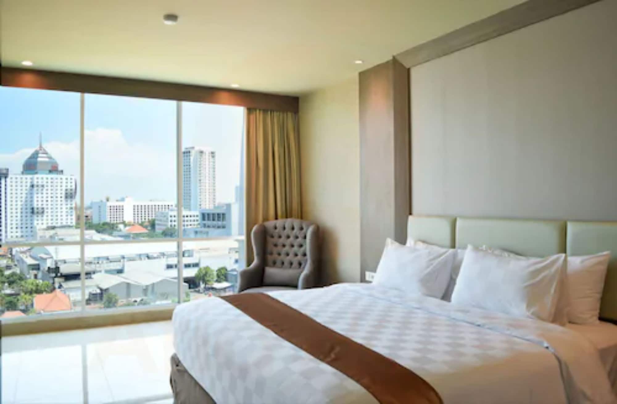 SUPER, DELUXE, KING BED