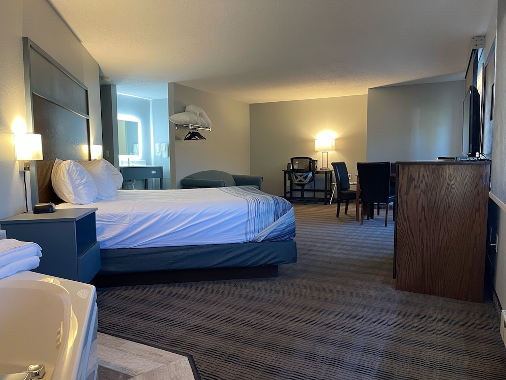 AmericInn by Wyndham Ladysmith 6/25