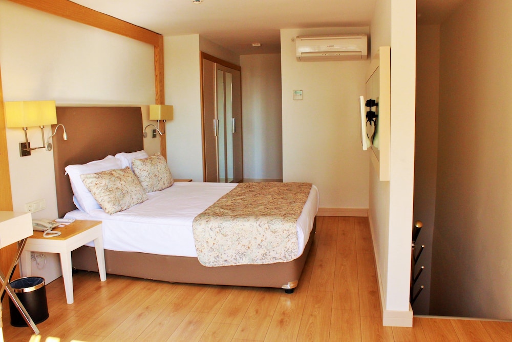 Glamour Resort Spa 32/70