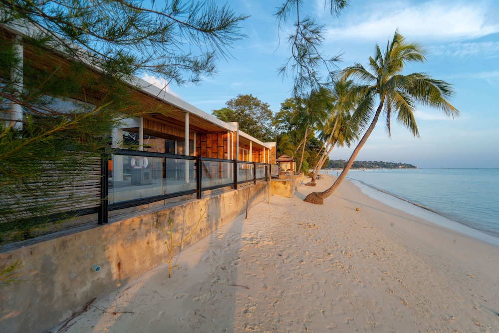 Pao Jin Poon Beach Front Villa 48/56