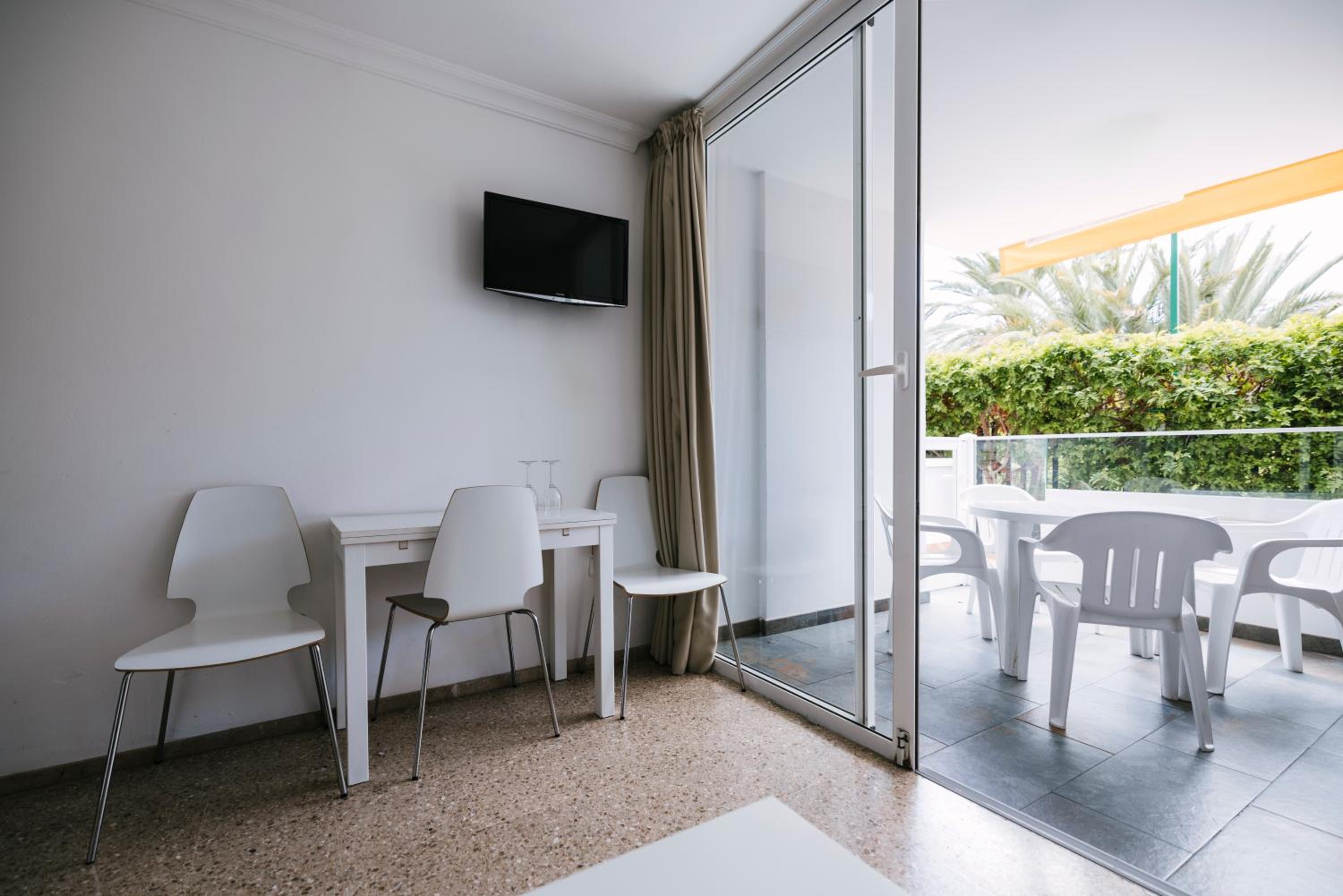 Apartamentos LIVVO Tarahal 78/88