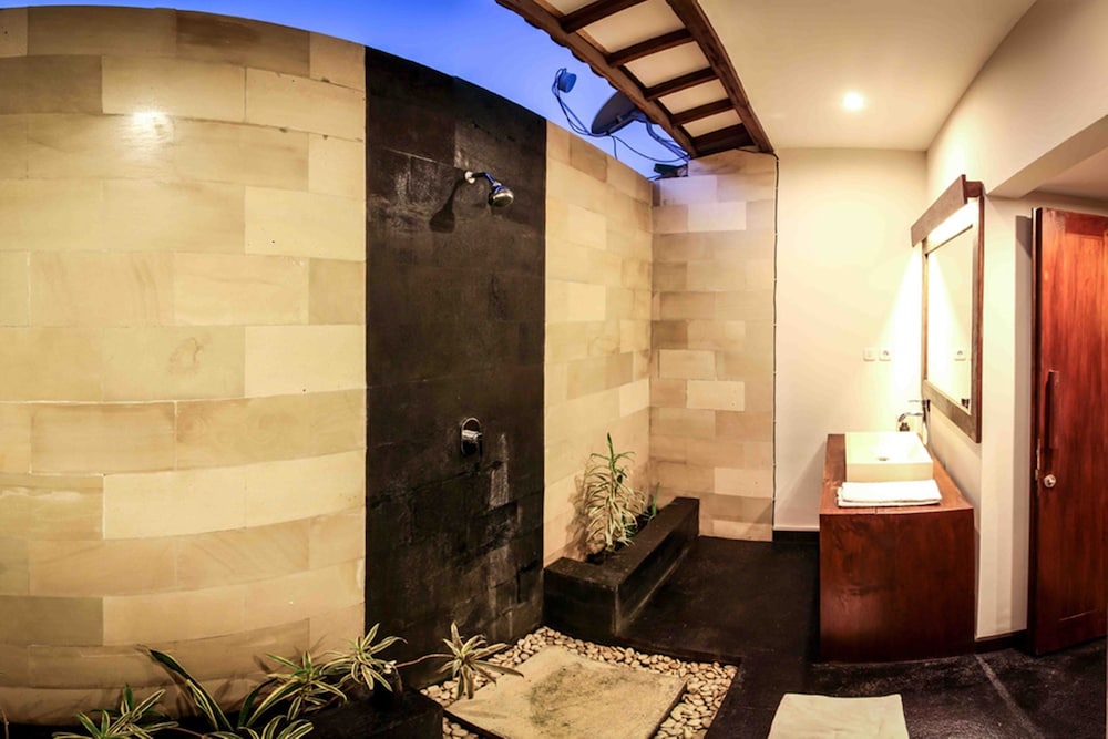 Bale Sampan Bungalows 20/64