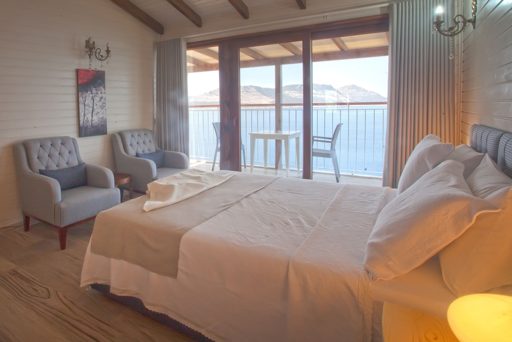 Sunset Villa Hotel 12/50