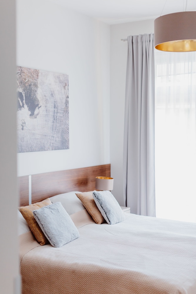 1 BEDROOM, APARTMENT, BALCONY