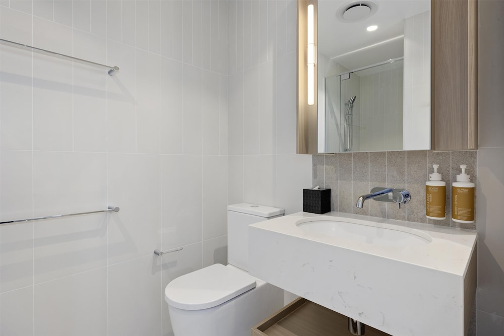 جناح بسريرين كوين بإطلالة على النهر بغرفتي نوم، Avani Living Queens Wharf Residences 4/7