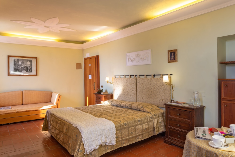GRAND, DOUBLE BED