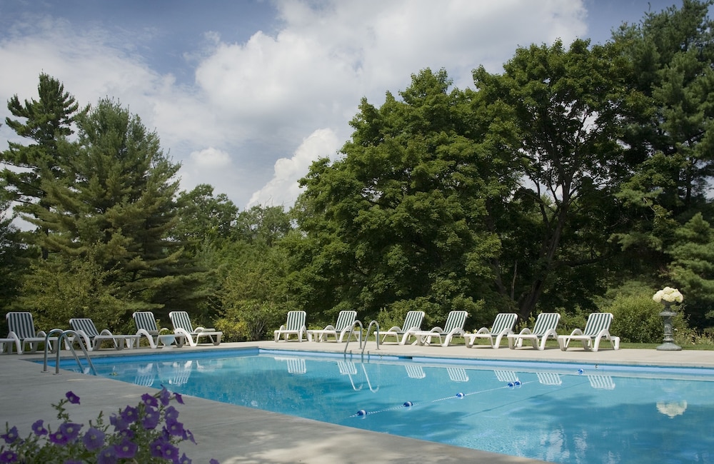 Manor On Golden Pond 26/53