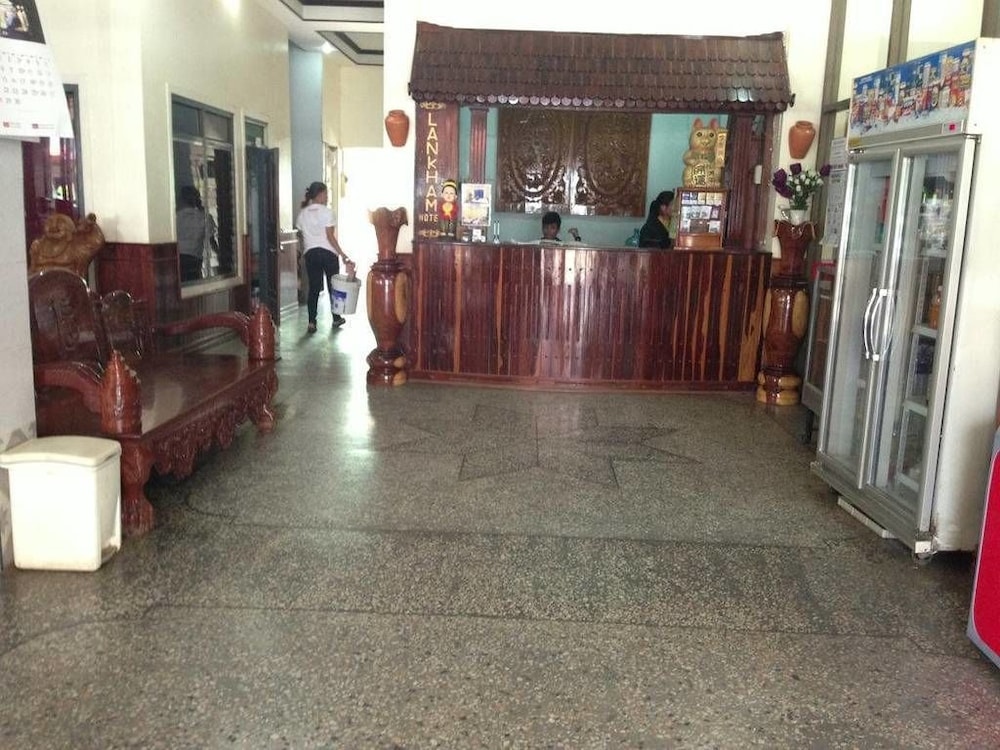 Lankham Hotel 3/23
