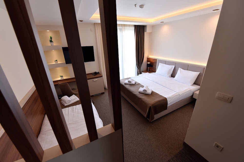 Lazaro Hotel Podgorica 24/45