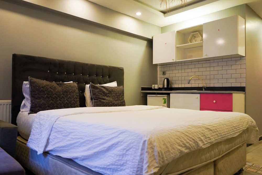 The Little Prince Hotel 8/48