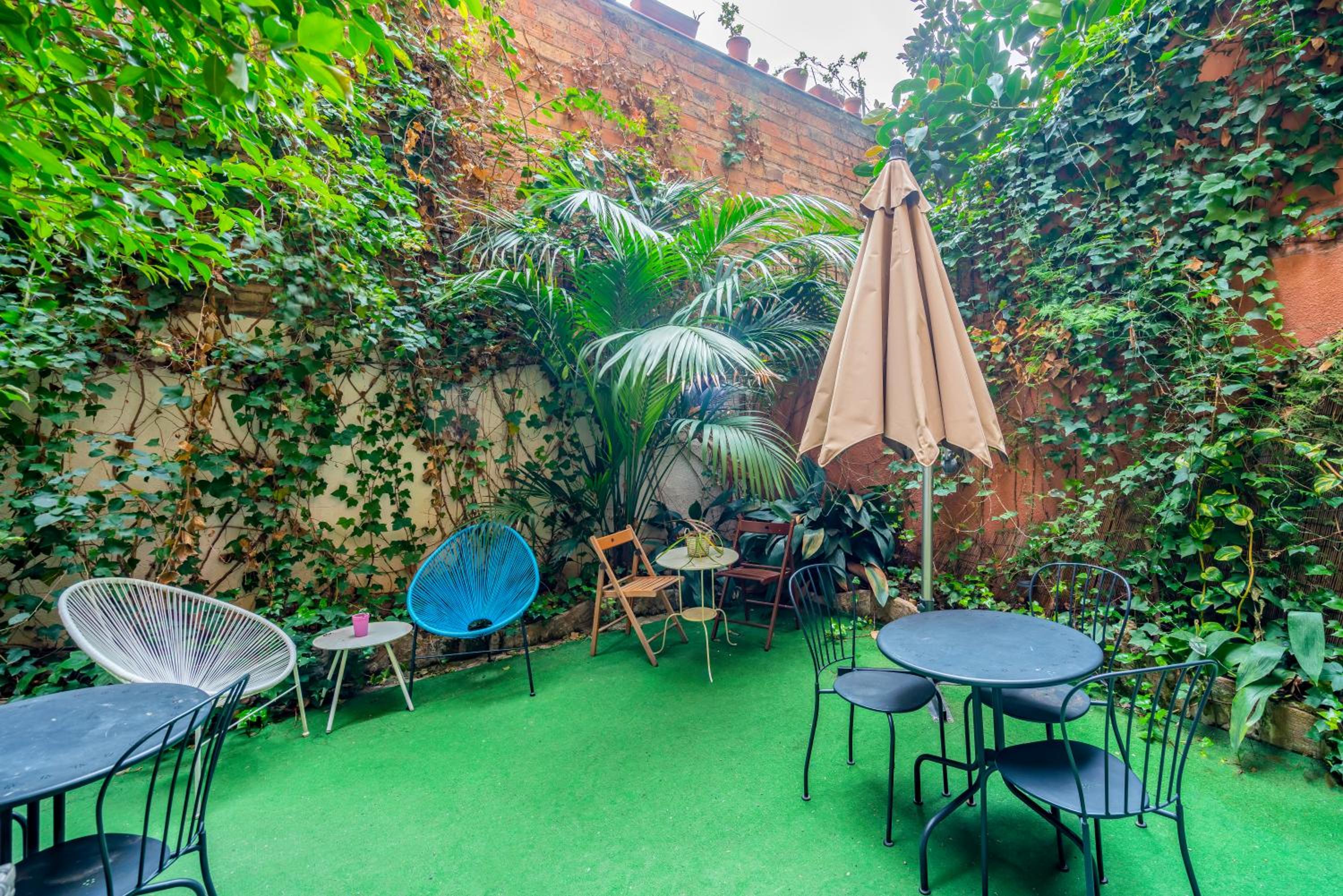 Casa Barcelo Hostel 48/55