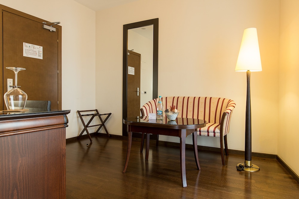 Europa Royale Bucharest Hotel 59/77