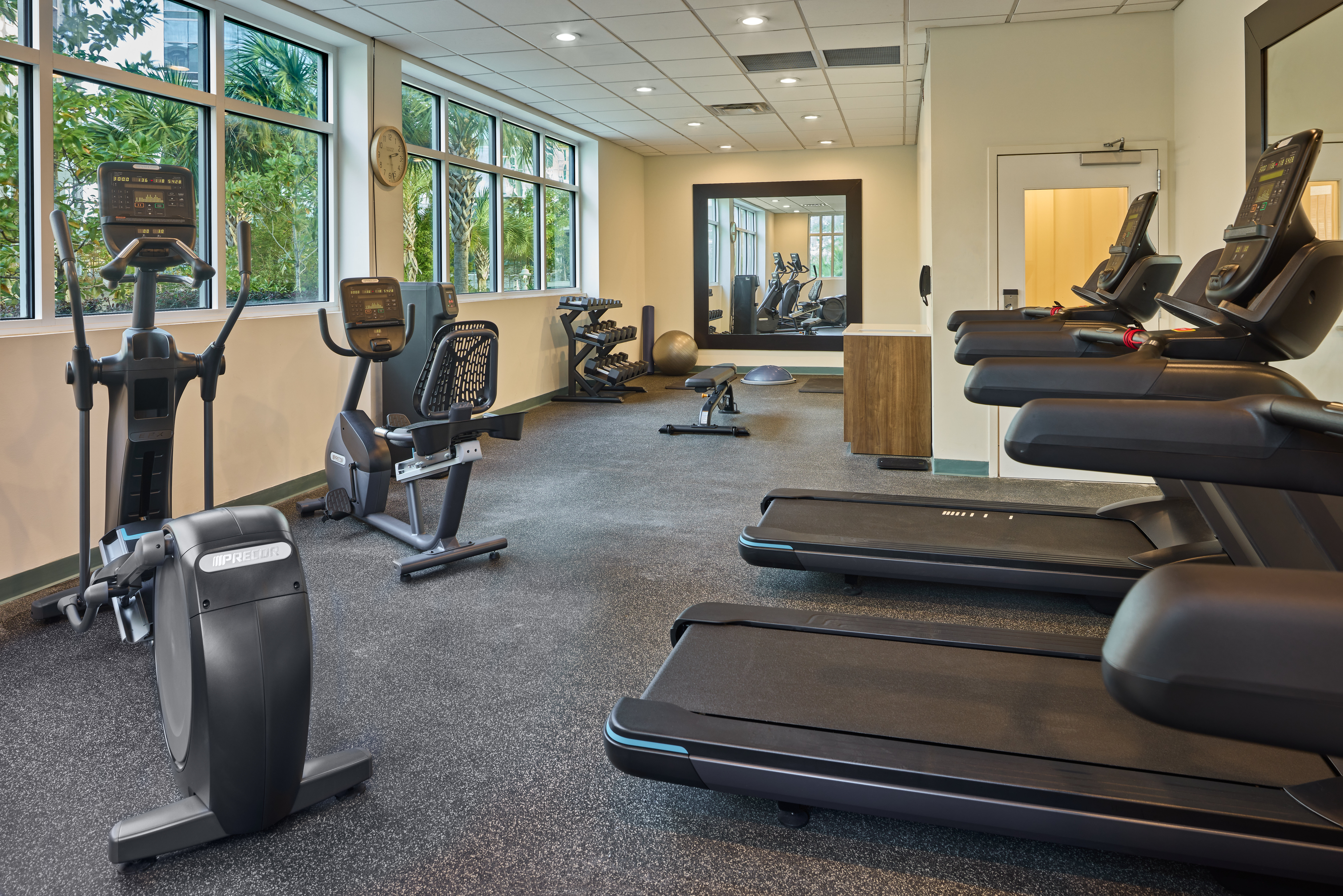 Holiday Inn Express & Suites Charleston Dwtn - Westedge, an IHG Hotel 16/34
