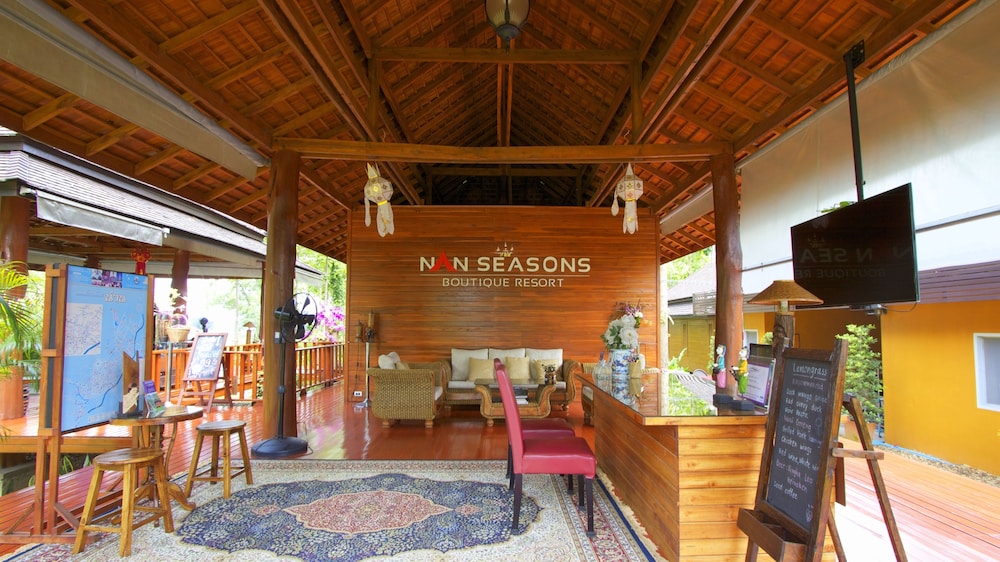 Nan Seasons Boutique Resort 67/81