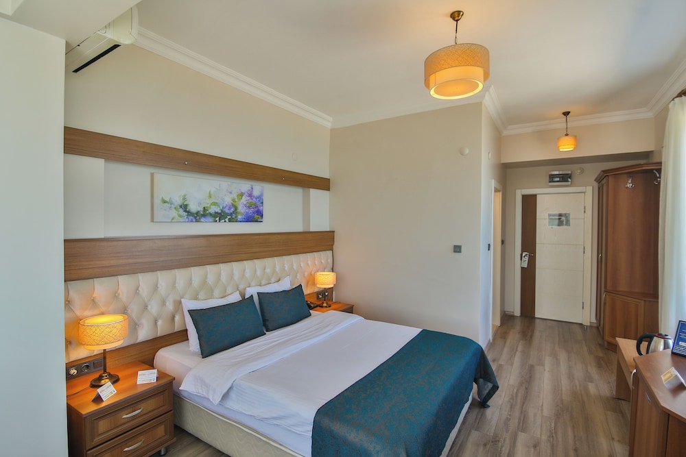 Diamond Hotel 7/47