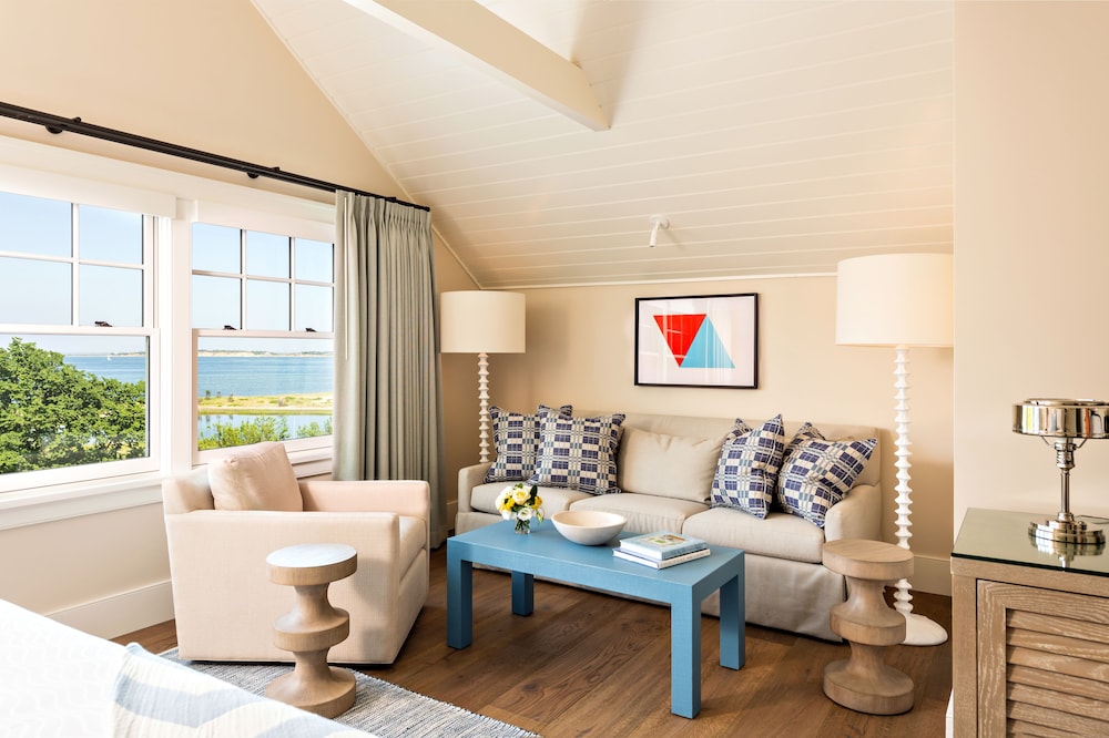 HARBOR VIEW HOTEL 24/50
