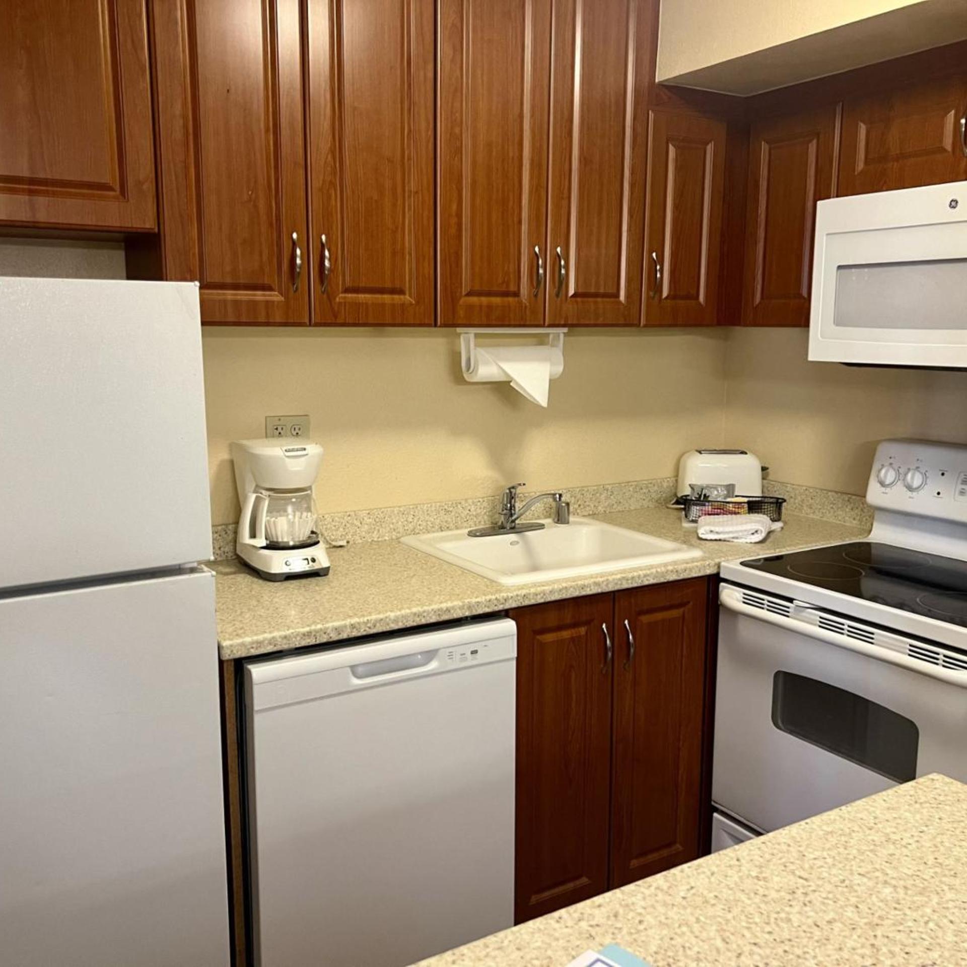 Deluxe, Suite, Queen Bed, Jockey Resort Suites Center Strip 2/2