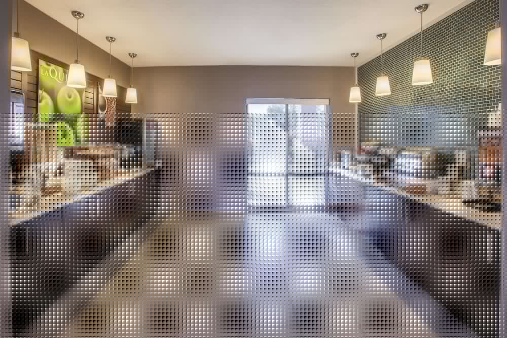 La Quinta Inn & Suites by Wyndham Philadelphia Airport 12/49