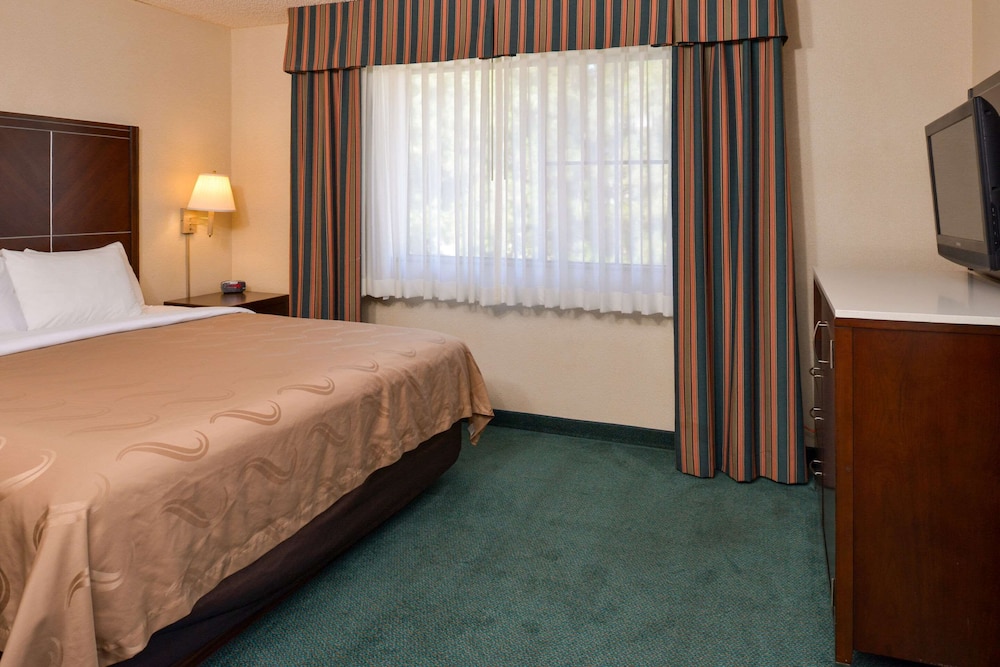 Quality Inn & Suites Walnut - City Of Industry 11/27