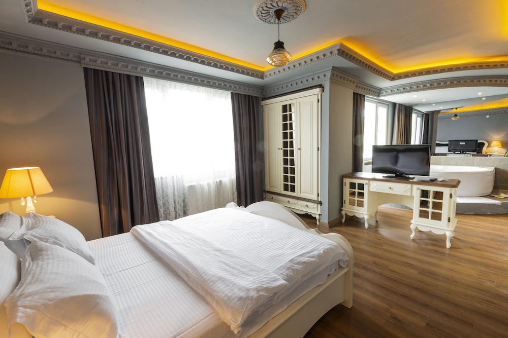 Real King Suit Otel 15/50