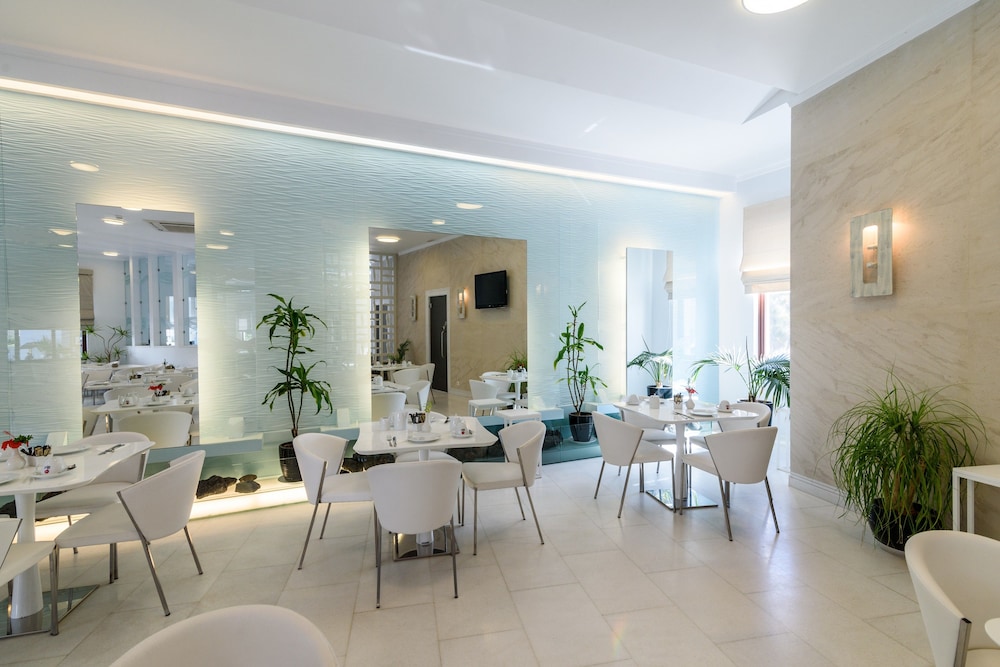 La Mer Deluxe Hotel and Spa 56/75