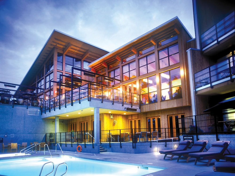 Brentwood Bay Lodge Spa 2/64