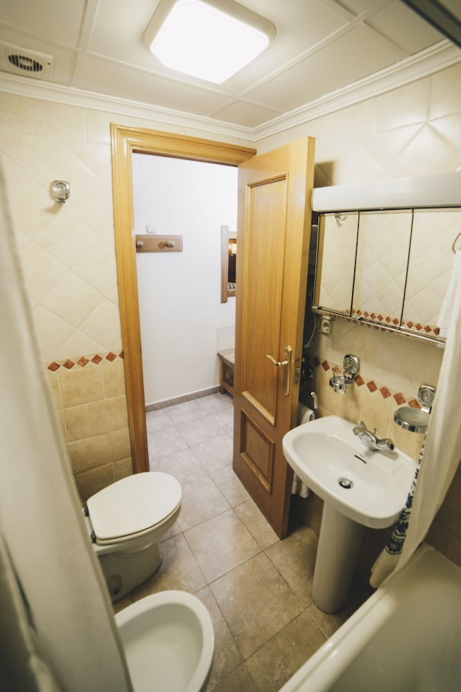 Hostal Los Gavilanes 2 45/50