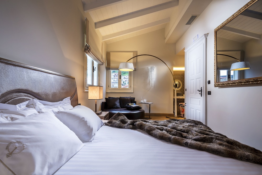 3sixty Hotel Suites 14/50